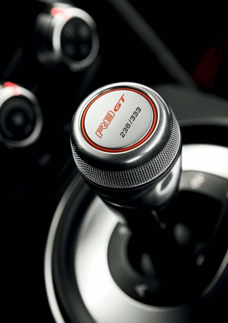 Детали интерьера Audi R8 GT 2010 года  (EU) (фото 16 из 55)